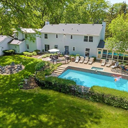 Spacious, Luxury Renovated Home With 4 Kings, Firepit Glen Ellyn Экстерьер фото