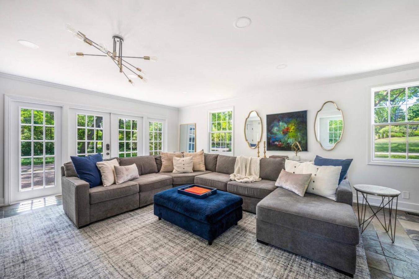 Spacious, Luxury Renovated Home With 4 Kings, Firepit Glen Ellyn Экстерьер фото